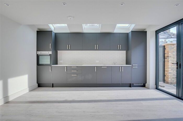 2 Bedroom Flat To Rent In Ethelden Road, London, W12