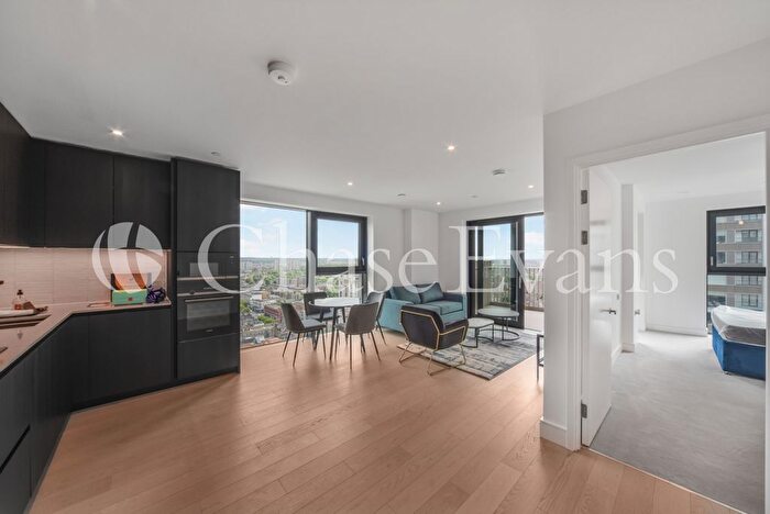 2 Bedroom Flat To Rent In Hawksbury Heights, Park And Sayer, Hewson Way, Elephant And Castle, London, SE17