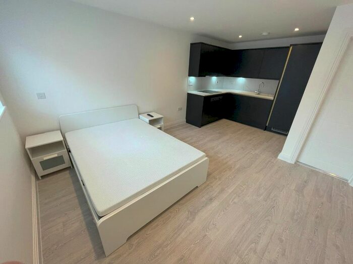 Studio To Rent In Castle Crescent, Reading, RG1