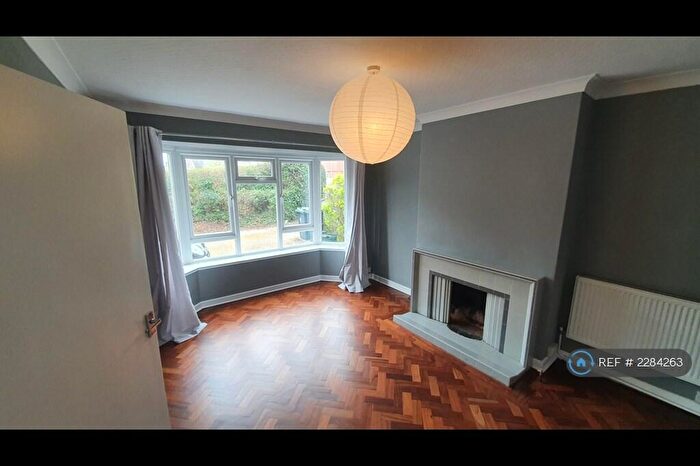 2 Bedroom Maisonette To Rent In Stuart Road, Highcliffe, Christchurch, BH23