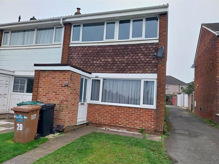 3 Bedroom End Of Terrace House To Rent In The Rise, Newhall, Swadlincote, DE11