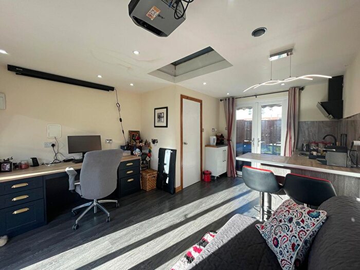 2 Bedroom End Of Terrace House To Rent In Peel Road, Warwick, CV34