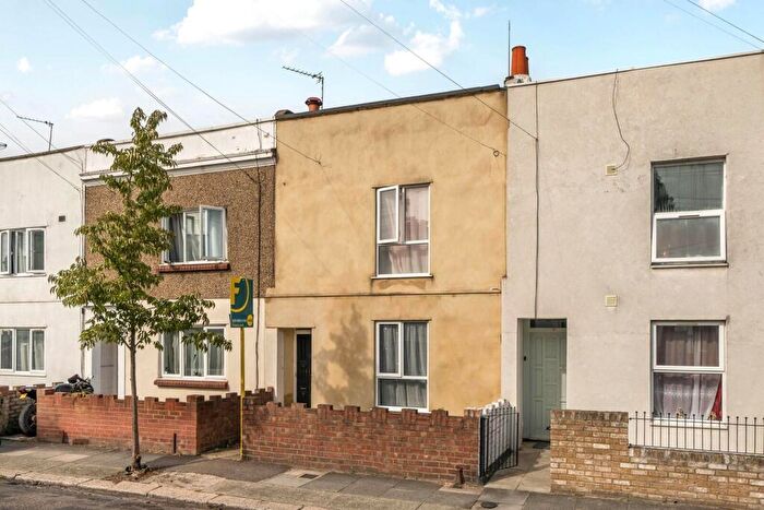 2 Bedroom End Of Terrace House For Sale In Frederick Place, Woolwich, London, SE18