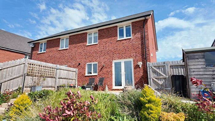 3 Bedroom Semi Detached House For Sale In Barrow Vale, Kingsteignton, TQ12