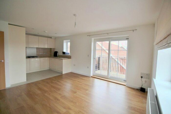 1 Bedroom Flat To Rent In Campion Square, Dunton Green, Sevenoaks, TN14