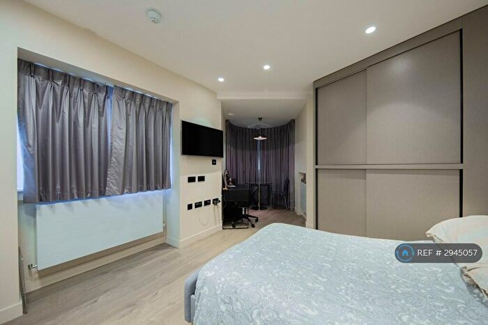 Studio To Rent In Brent Steet, London, NW4