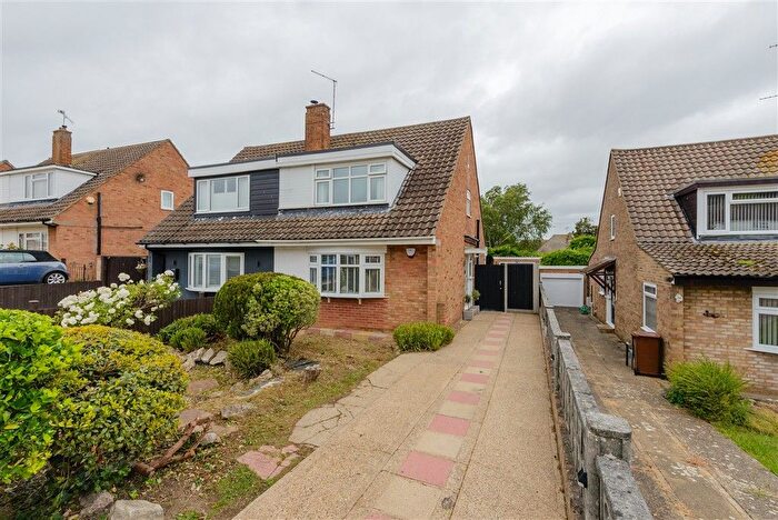 3 Bedroom Semi Detached House For Sale In Woodview Rise, Strood, Rochester, Kent, ME2