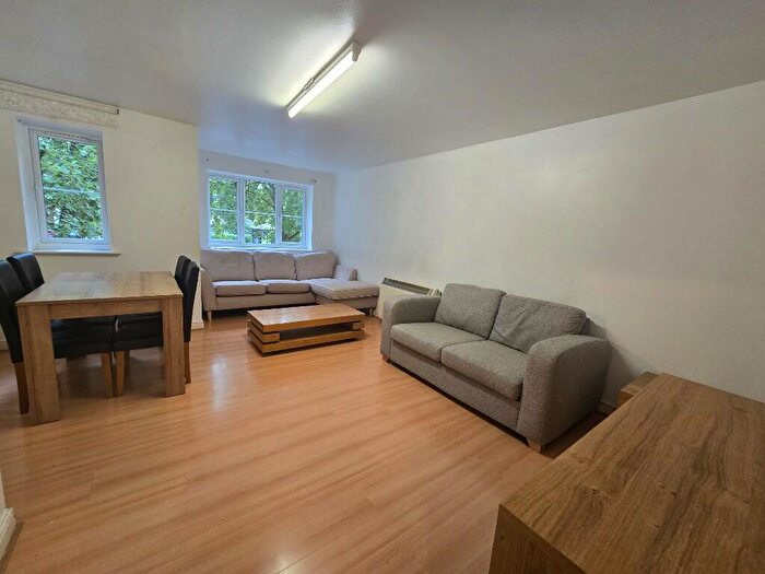 2 Bedroom Flat To Rent In Kingweston Close, London, NW2