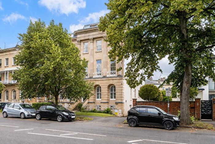 3 Bedroom Flat For Sale In Queens Parade, Cheltenham, GL50
