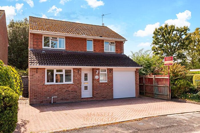 3 Bedroom Detached House For Sale In Lashmere, Copthorne, RH10