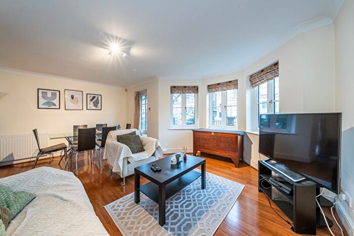 2 Bedroom Flat To Rent In Sycamore Mews, London, SW4