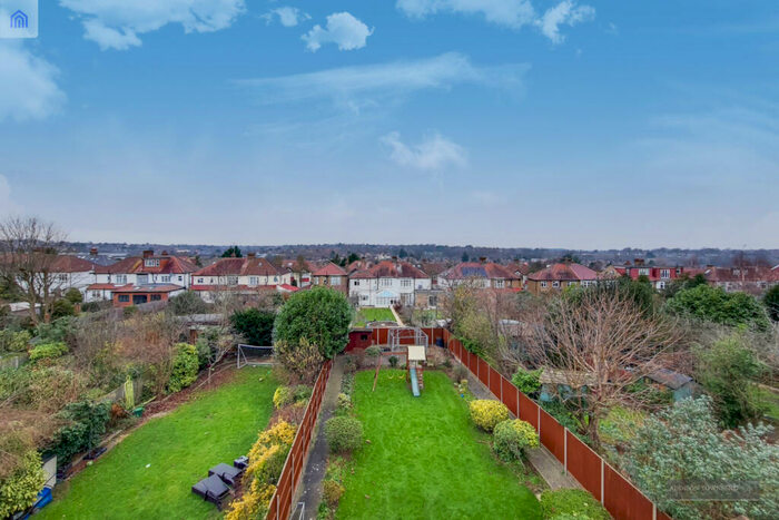 6 Bedroom Semi-Detached House To Rent In Queen Elizabeth's Drive, Southgate, N14