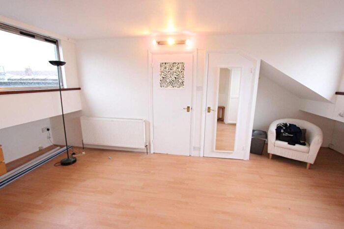 3 Bedroom Flat To Rent In Bawtry Road, London, N20