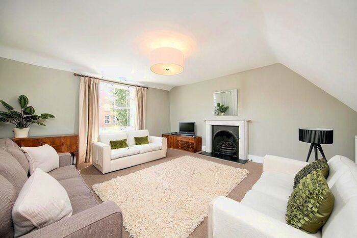 3 Bedroom Flat To Rent In Sheen Road, Richmond, TW9