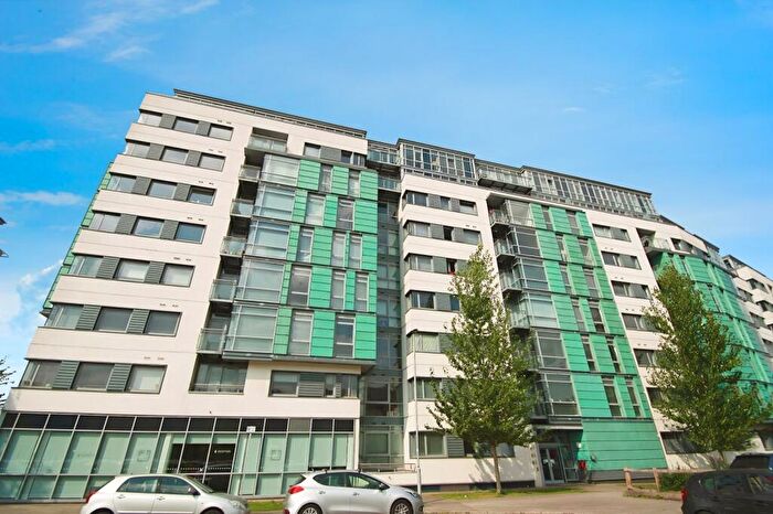 Flat To Rent In Ingram Street, Leeds, West Yorkshire, Uk, LS11