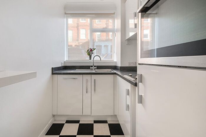 2 Bedroom Flat To Rent In Callow Street, London, SW3