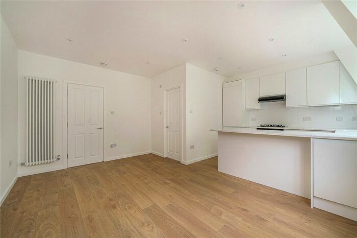 1 Bedroom Flat To Rent In Lordship Lane, East Dulwich, London, SE22