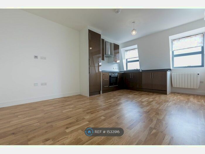 1 Bedroom Flat To Rent In Quest House, Hounslow, TW3