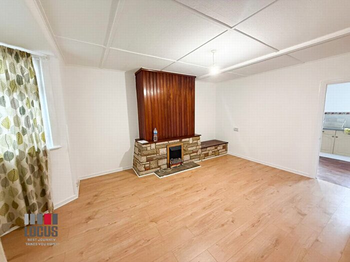 4 Bedroom Semi Detached House To Rent In Leighton Road, Enfield, EN1