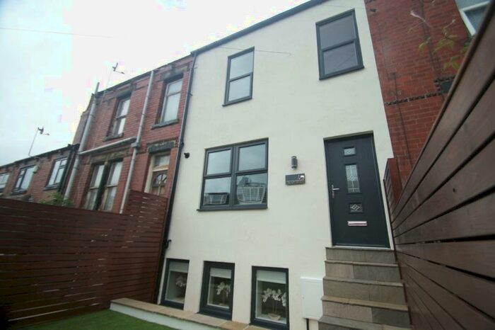 3 Bedroom Terraced House To Rent In Longroyd Street, Leeds, LS11