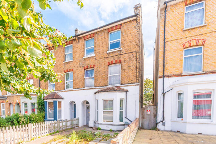 2 Bedroom Flat For Sale In Croydon Road, Penge, London, SE20