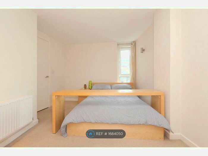 2 Bedroom Flat To Rent In Enfield Road, London, N1