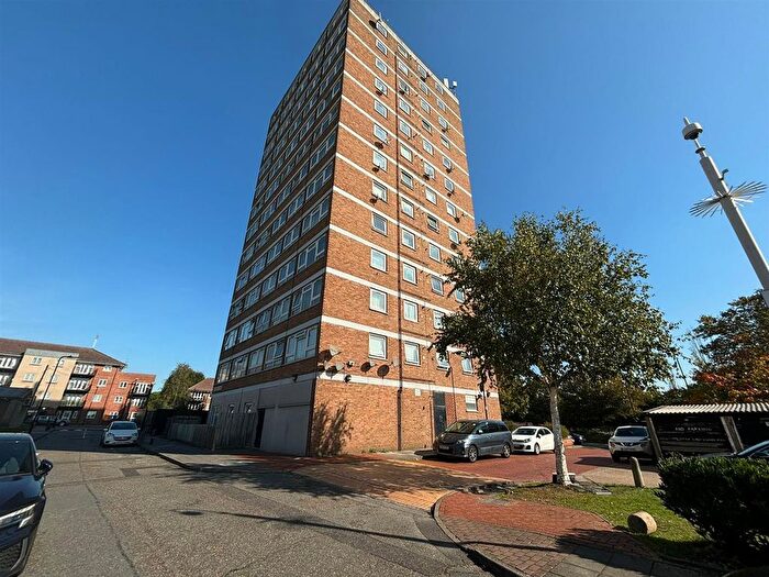 2 Bedroom Flat To Rent In Gleneagles Tower, Fleming Road, Southall, UB1