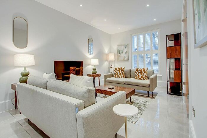 4 Bedroom Detached House To Rent In Pembridge Road, Notting Hill, Kensington And Chelsea, London, W11