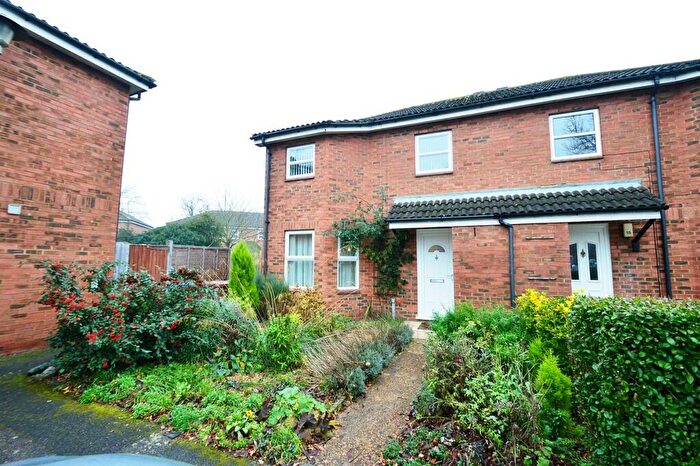 3 Bedroom Semi-Detached House To Rent In Bedwell Close, Welwyn Garden City, AL7