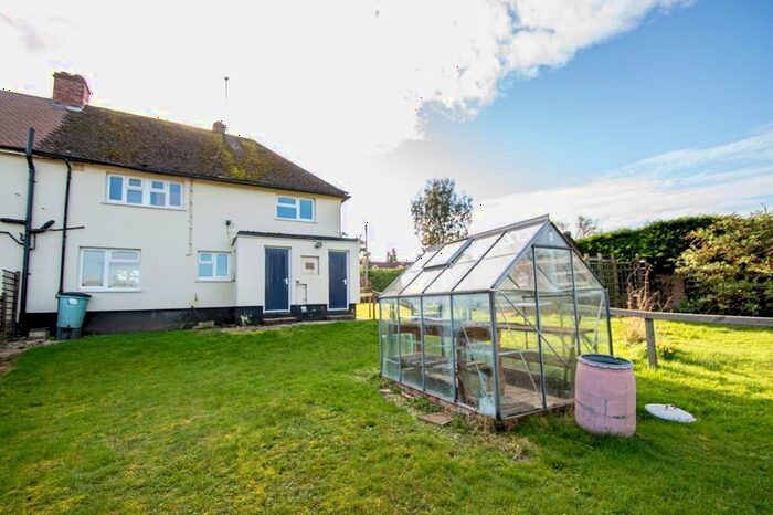 3 Bedroom Semi-Detached House For Sale In Hartslock View, Lower Basildon, Reading, Berkshire, RG8
