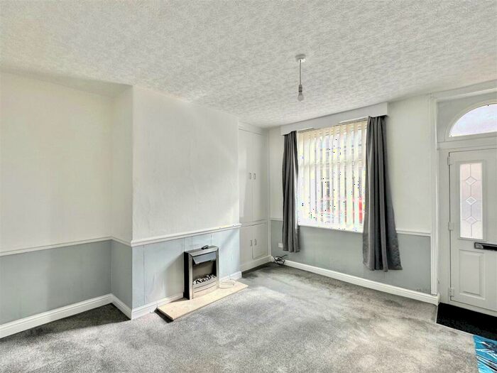 2 Bedroom House To Rent In Albion Road, New Mills, High Peak, SK22