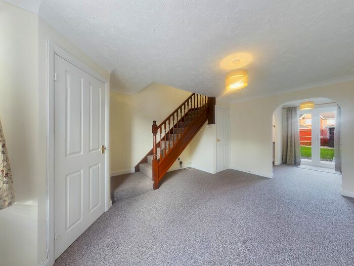 2 Bedroom Property To Rent In Vine Way, Stonehills, Tewkesbury, GL20