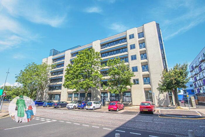 1 Bedroom Apartment To Rent In Skyline House, Swingate, Stevenage, SG1