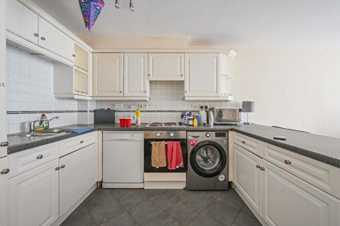 2 Bedroom Flat To Rent In Challenger House, Limehouse, London, E14