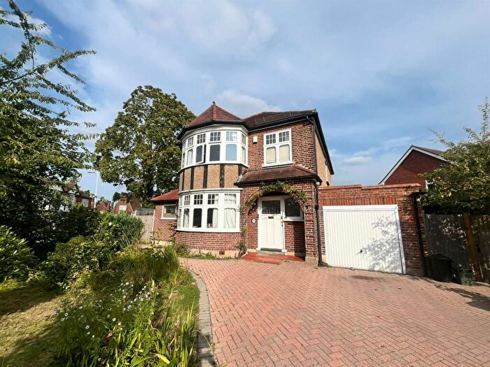 2 Bedroom Apartment To Rent In Midcroft, Ruislip, HA4