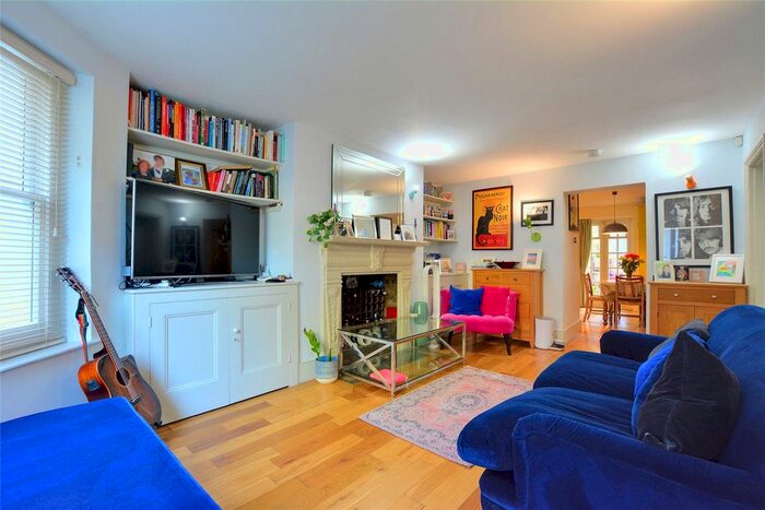 2 Bedroom Flat To Rent In Vanbrugh Park, London, SE3