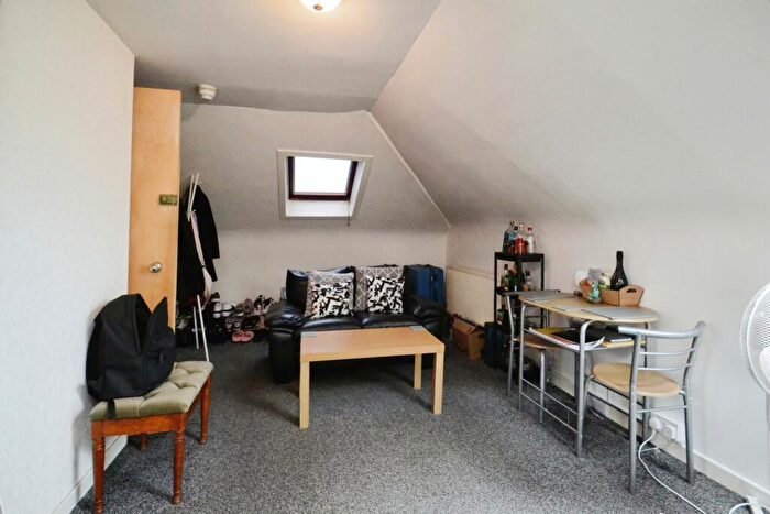 2 Bedroom Flat For Sale In Minto Street, Edinburgh, Midlothian, EH9