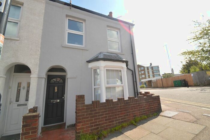 2 Bedroom Semi-Detached House To Rent In Swingate Lane, London, SE18