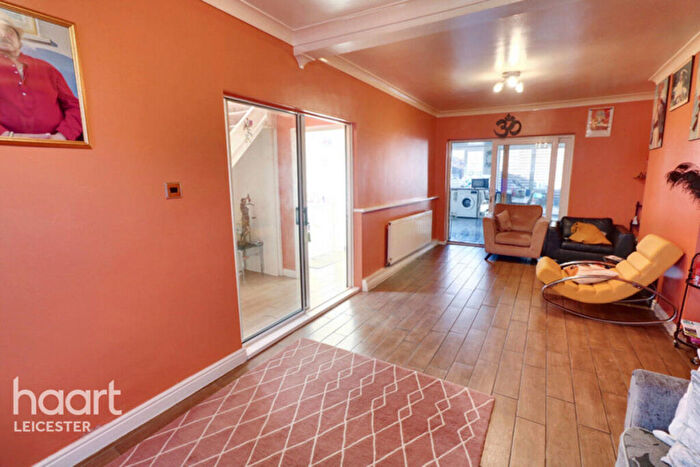 4 Bedroom Semi Detached House For Sale In Woodville Road, Leicester, LE3