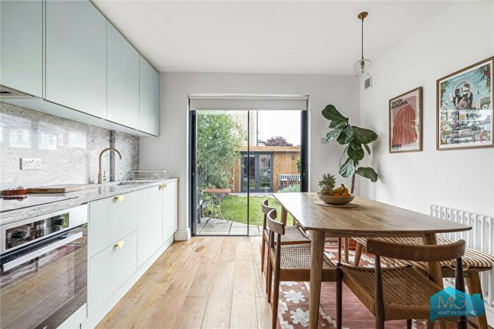 2 Bedroom Maisonette For Sale In Myddleton Road, London, N22