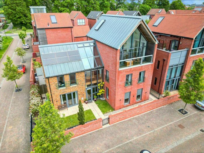 5 Bedroom Detached House To Rent In Parkside, Upton, Northampton, NN5