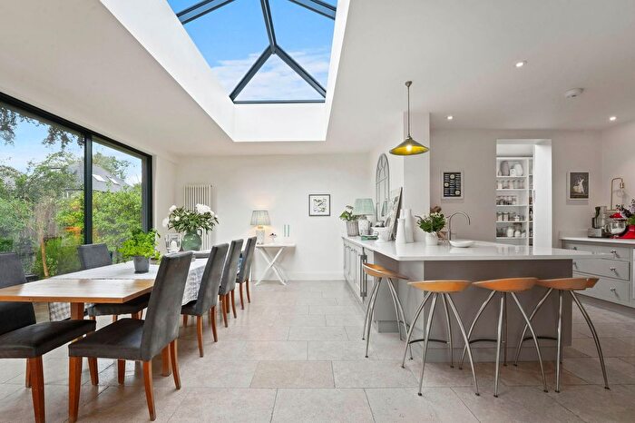 4 Bedroom Detached House For Sale In West Temple Sheen, London, SW14