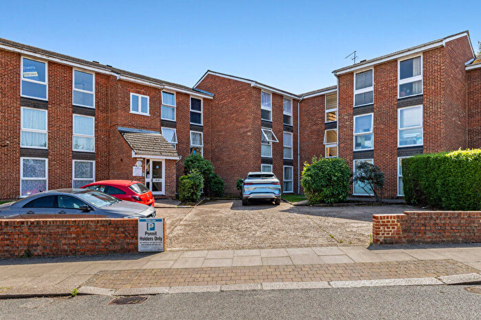 2 Bedroom Flat To Rent In Trinity Street, Enfield, EN2