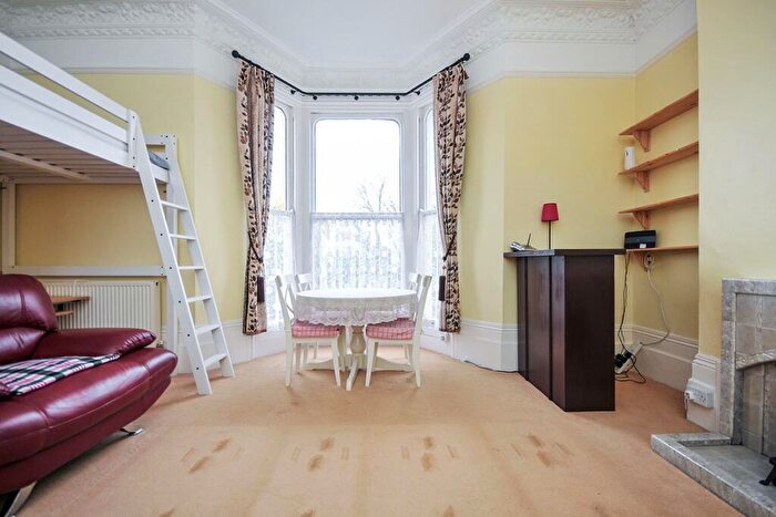 1 Bedroom Flat To Rent In Overcliffe, Gravesend, Kent, DA11