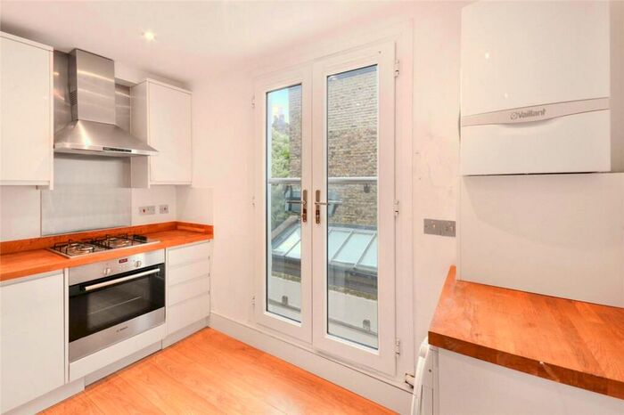 2 Bedroom Flat To Rent In Battersea Park Road, Battersea Park, London, SW11