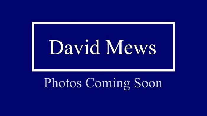 2 Bedroom Flat To Rent In Brewster House, Three Colt Street, Westferry, Limehouse, London, E14