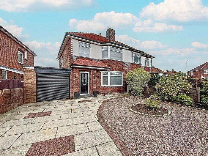 3 Bedroom Semi-Detached House To Rent In Leybourne Avenue, Southport, PR8