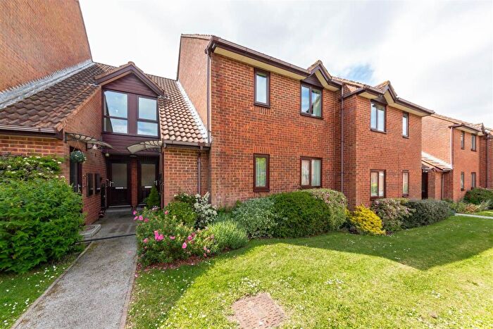 2 Bedroom Flat For Sale In Fallodon Way | Henleaze, BS9