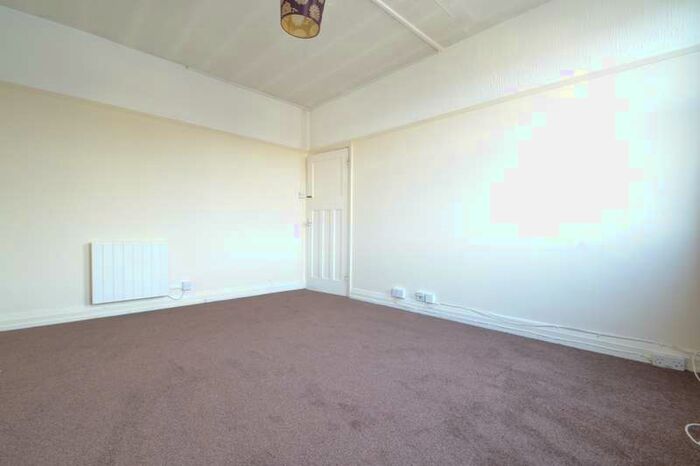 2 Bedroom Apartment To Rent In Downham Way, Bromley, Greater London, BR1