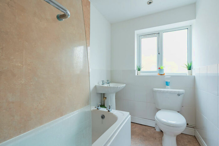 1 Bedroom Flat For Sale In Springfield Avenue, Shirehampton, Bristol, BS11